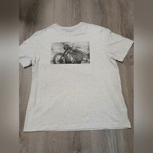 Men's Gray Graphic T-Shirt Banana Replublic Premium Wash. Size Large.